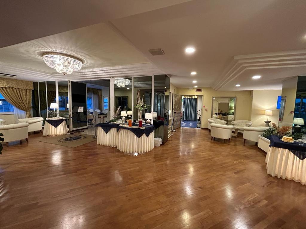Hotel City Montesilvano Marina Esterno foto